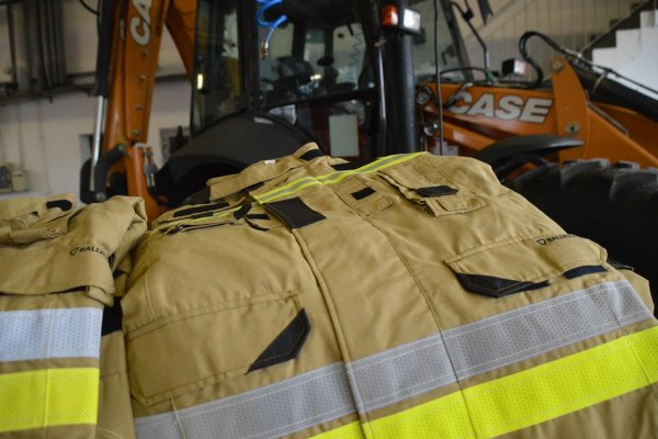 Zaprezentowano nowy sprzęt dla strażaków i ratowników medycznych z Powiatu Grójeckiego