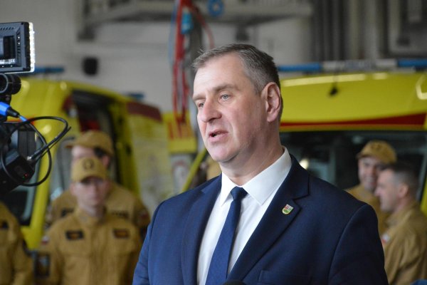 Zaprezentowano nowy sprzęt dla strażaków i ratowników medycznych z Powiatu Grójeckiego