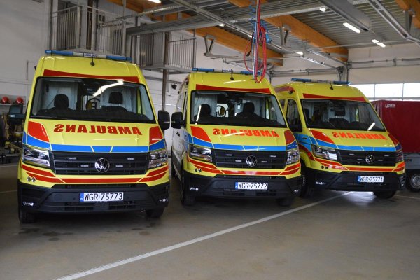 Zaprezentowano nowy sprzęt dla strażaków i ratowników medycznych z Powiatu Grójeckiego