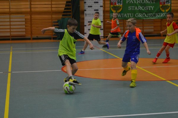 Świąteczny turniej dla najmłodszych grup piłkarzy GKS Mazowsze Grójec