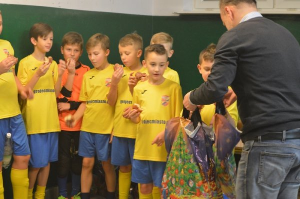 Świąteczny turniej dla najmłodszych grup piłkarzy GKS Mazowsze Grójec
