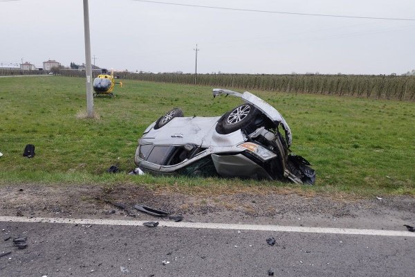 O krok od tragedii na drodze wojewódzkiej 731! W akcji śmigłowiec Lotniczego Pogotowia Ratunkowego