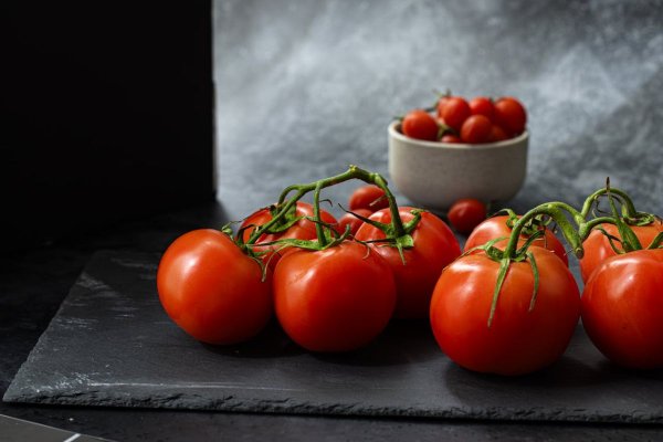 Pomidory i ich przetwory – dlaczego warto mieć je w swojej kuchni? 