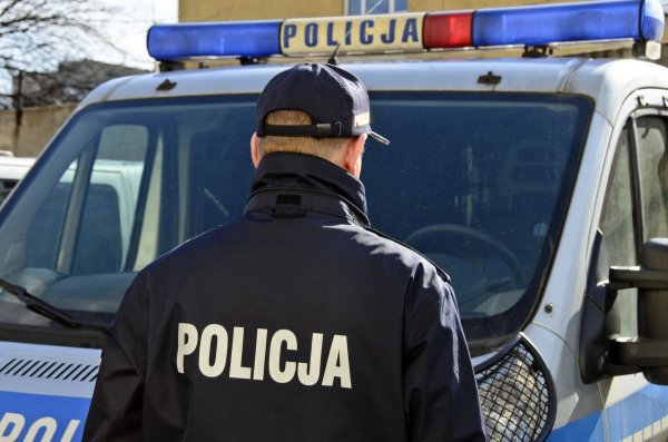 Policjant wykazał się czujnością po służbie. Zatrzymał kierowcę łamiącego sądowy zakaz