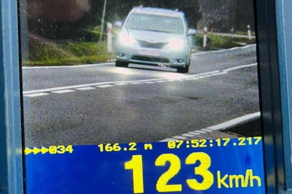 Zbyt szybka jazda zakończona zatrzymaniem prawa jazdy