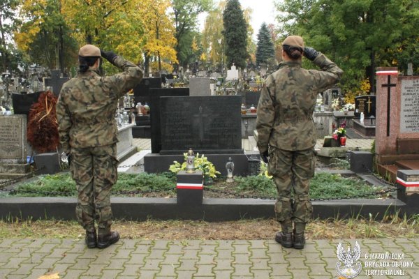 Żołnierska pamięć nadal trwa... Terytorialsi porządkują groby poprzedników 