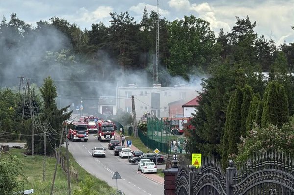 PILNE! Płonie budynek szkoły w Kruszewie. Twa akcja strażaków