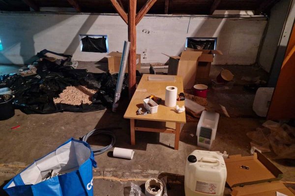 Niepokojący zapach zdradził, co działo się w Odrzywołku. Policja odkryła narkotykowe laboratorium