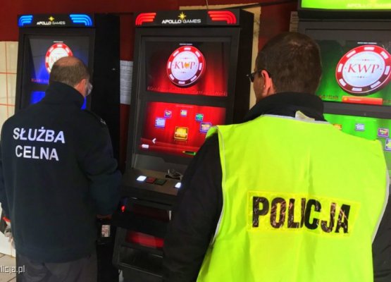 Policjanci i celnicy zabezpieczyli nielegalne automaty