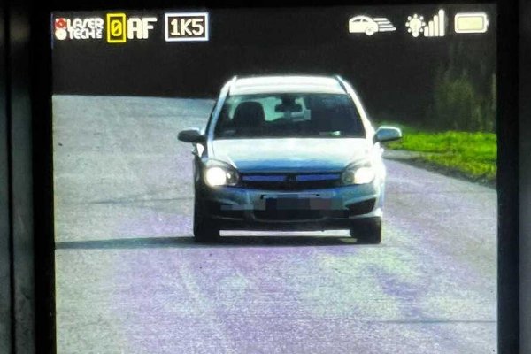 Kierowca opla pędził przez Trzylatków Duży o 66 km/h za szybko