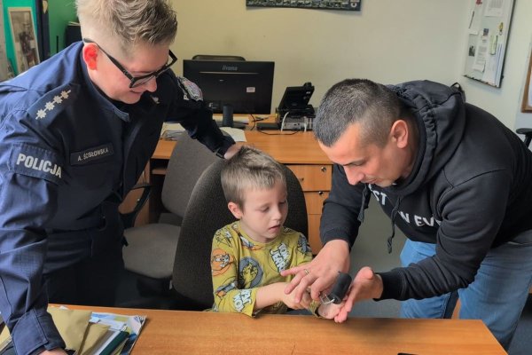 Policjanci z Grójca pomogli spełnić marzenie Franka i Stasia!