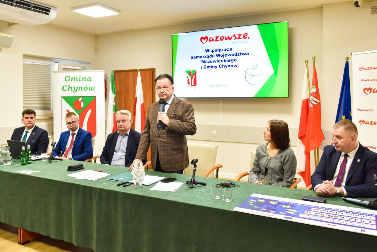 Jak zaznaczył marszałek Adam Struzik, dzięki modernizacji i rozbudowie sieci wodociągowej mieszkańcy Chynowa i Sułkowic będą mieli zapewnione stabilne dostawy wody (fot. Tomasz Słupski)